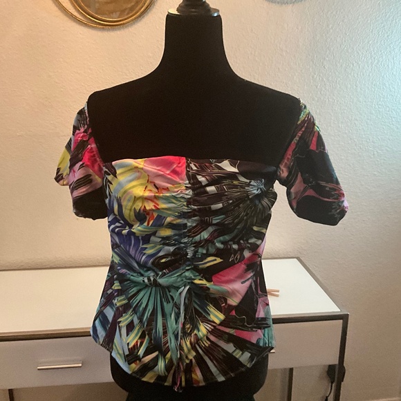 NWT BEBE SEXY STRAPLESS TROPICAL SATIN TOP  w/ DROP SLEEVES😍😍😍😍😍😍 - Picture 1 of 14
